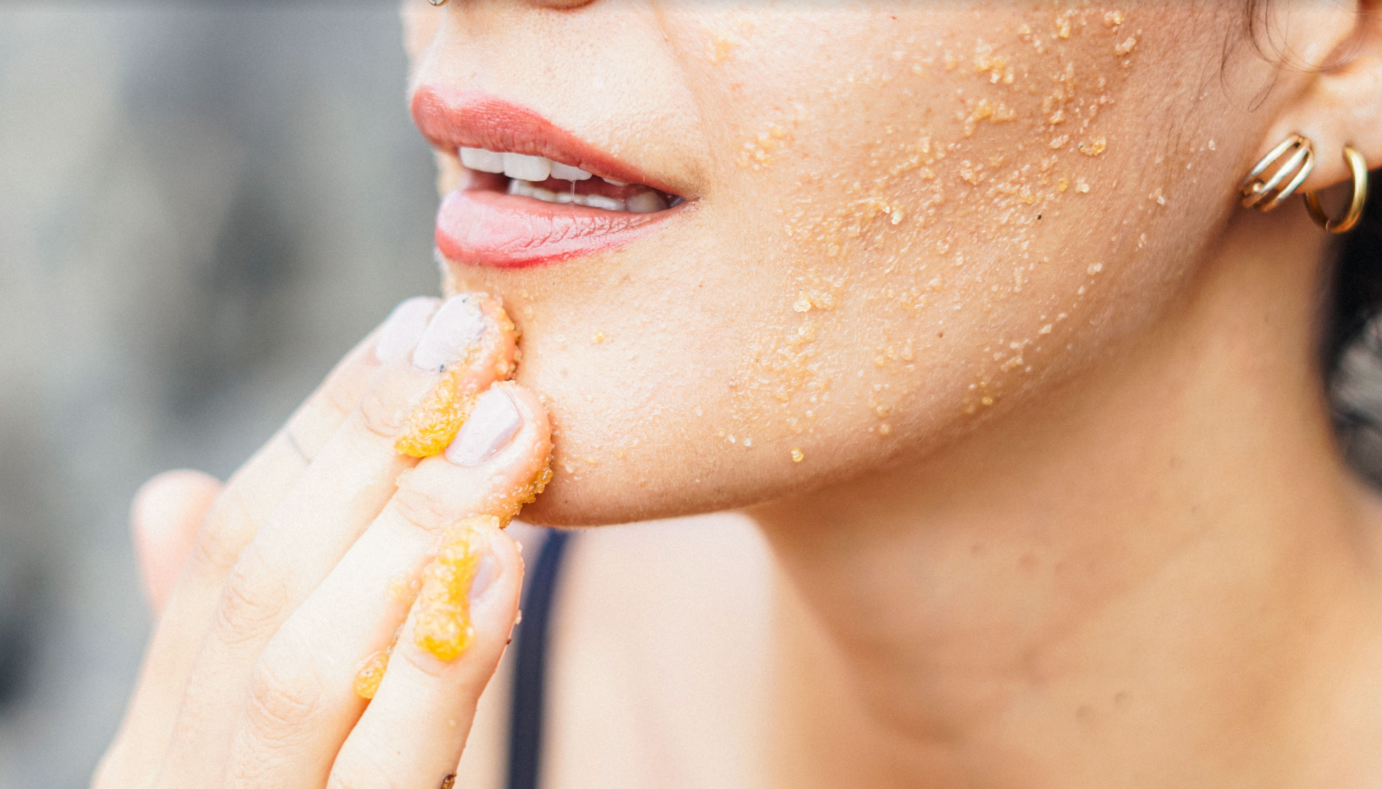 Natural exfoliating body scrub